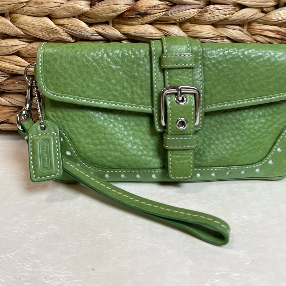 Coach Vintage Rare Green Pebbled Leather Soho Wristlet - Picture 5 of 17